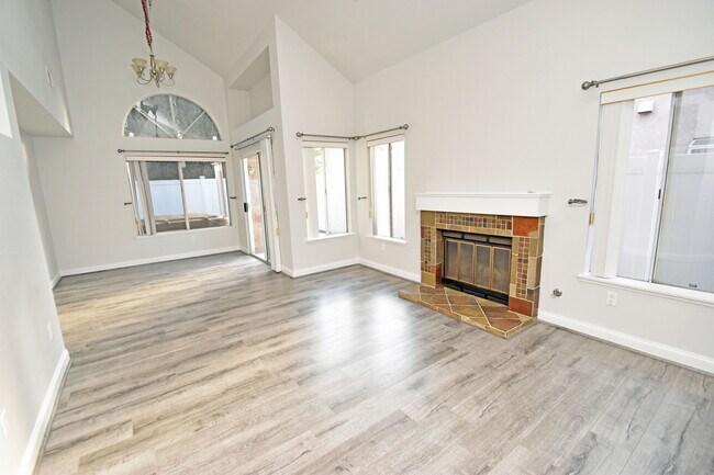 Foto del edificio - 3 Bed/3 Bath House w/Bonus Room in Chino H...