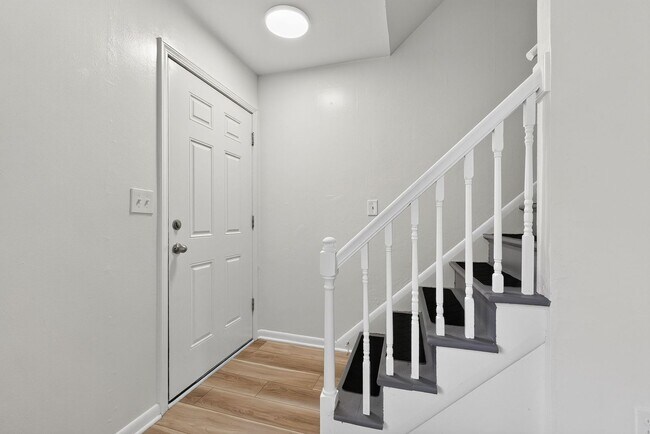 Foto del edificio - 176 Robinwood Ave
