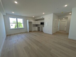 Building Photo - 115 N 63rd St