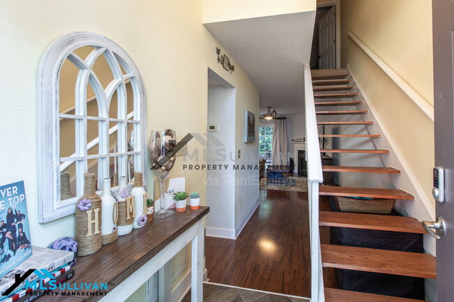 Foto del edificio - 7908 Falcon Rest Cir