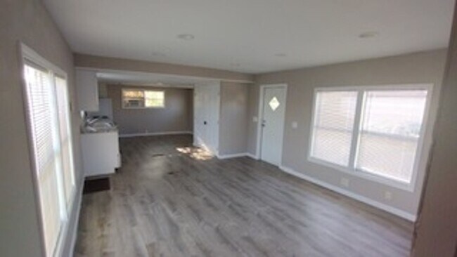 Foto del edificio - 2 Bedrooms with 2 Bathrooms Home on Large ...