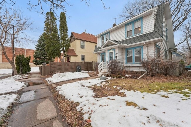 Foto del edificio - 661 Surrey Ave E