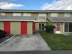 Building Photo - 1810 Caralee Blvd