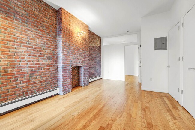 Building Photo - Modern  1-Bedroom with Home Office and Private Terrace DW/WD