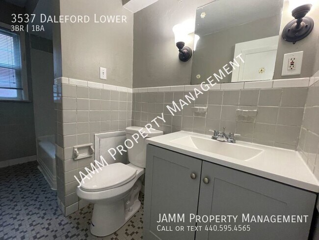 Foto del edificio - Shaker Heights: LOWER UNIT DUPLEX 3-Bedroom