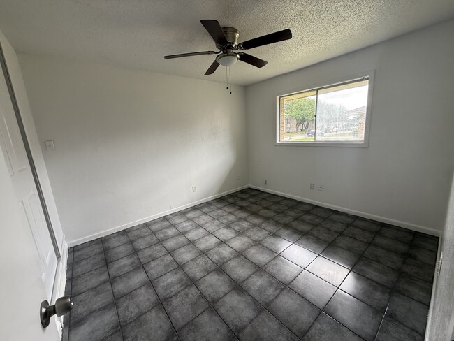 Building Photo - 3026 Lourdes St