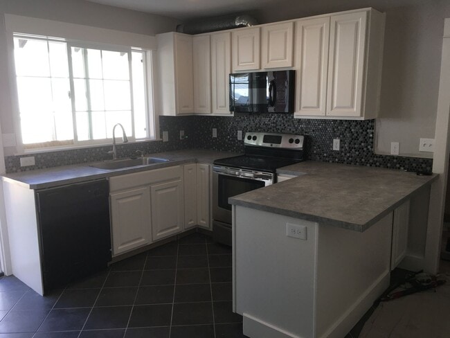 Foto del edificio - Updated 1930s Craftsman Duplex!