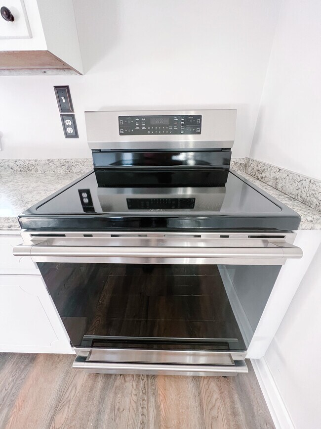 Stove - 3583 Old Virginia St