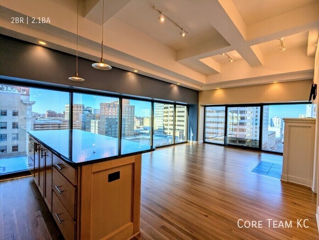 Foto del edificio - Downtown Condo, includes parking!