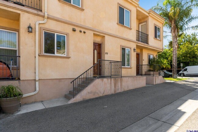 Foto del edificio - 526 E Elmwood Ave