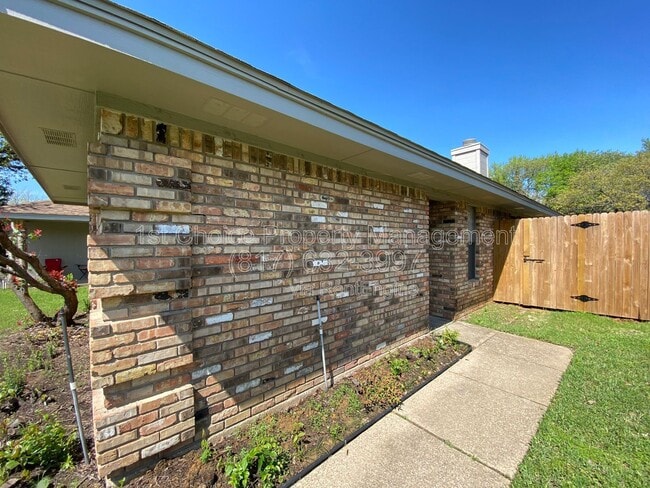 Foto del edificio - 2311 Kingsford Ct