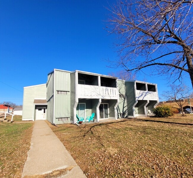 Building Photo - 3100 SW 29th Ter