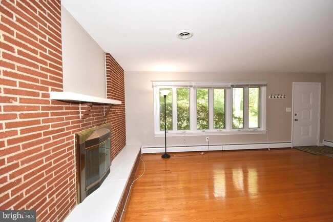 Building Photo - 9801 Gwynn Park Dr