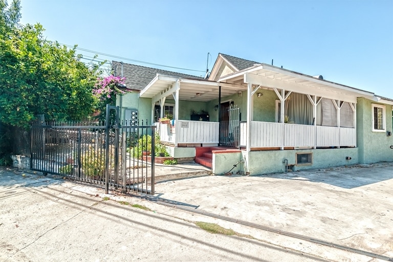 Primary Photo - 2623 Barranca St