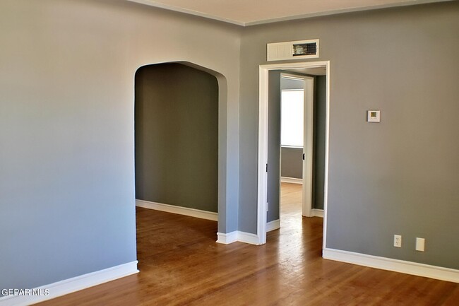 Foto del edificio - 1214 Stockwell Ln
