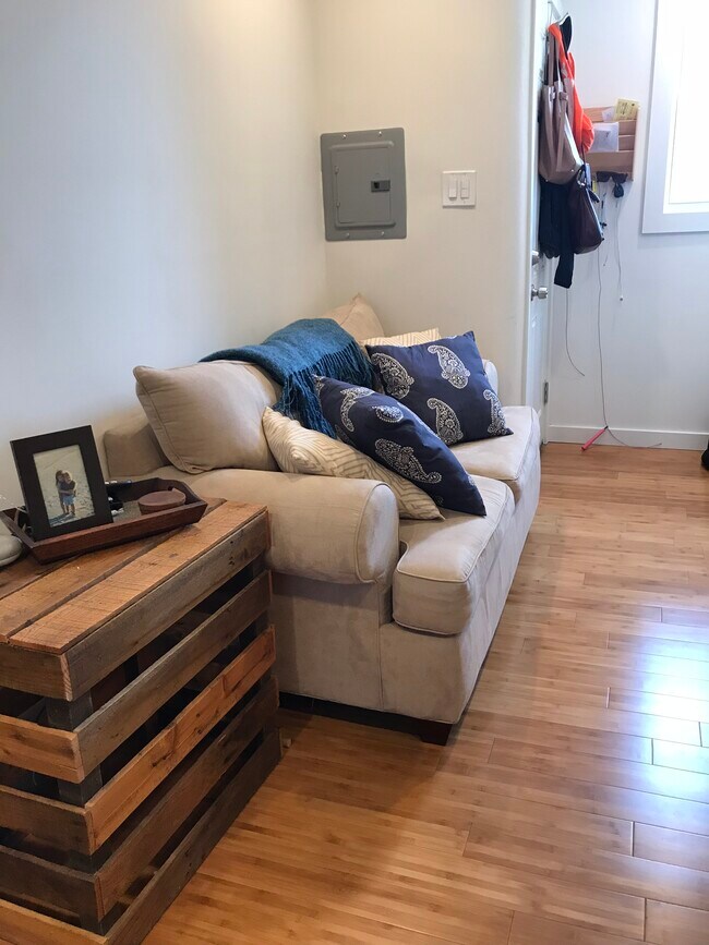 Building Photo - 1707 S 13th St