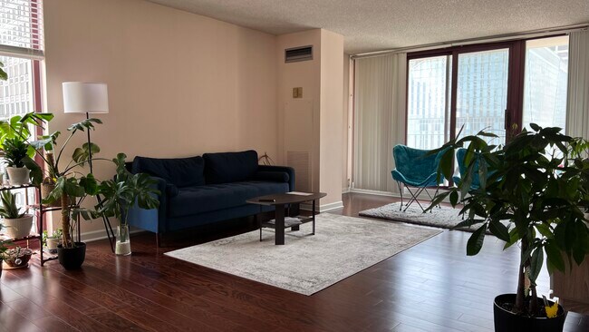 Living Room - 200 Dearborn N St