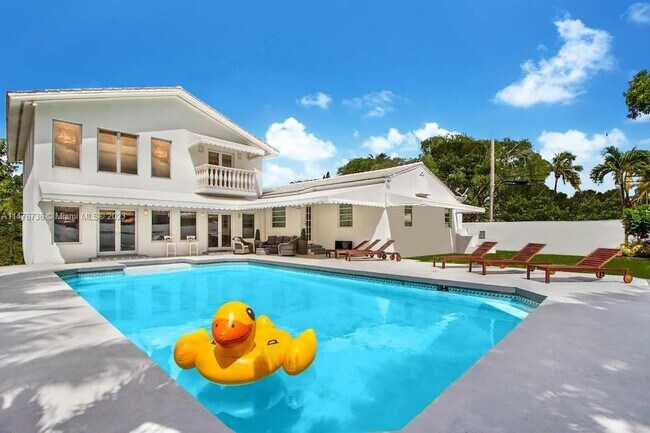 Building Photo - 2301 SW 4th Ave