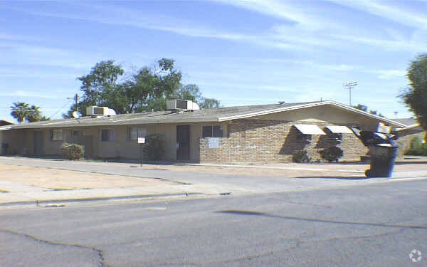 Primary Photo - 26 W 7th St