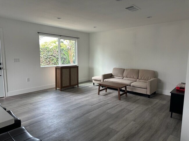 Foto del edificio - 9004 Amsdell Ave