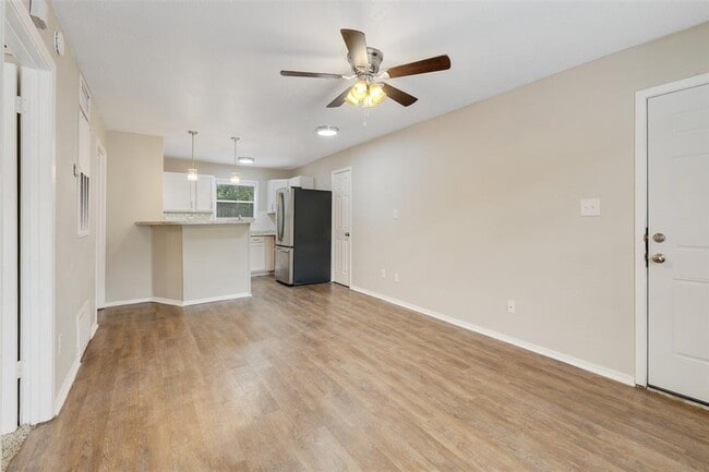 Building Photo - 1516 Broadmoor Dr