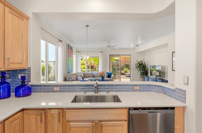Building Photo - 2040 Glenbrook Ln