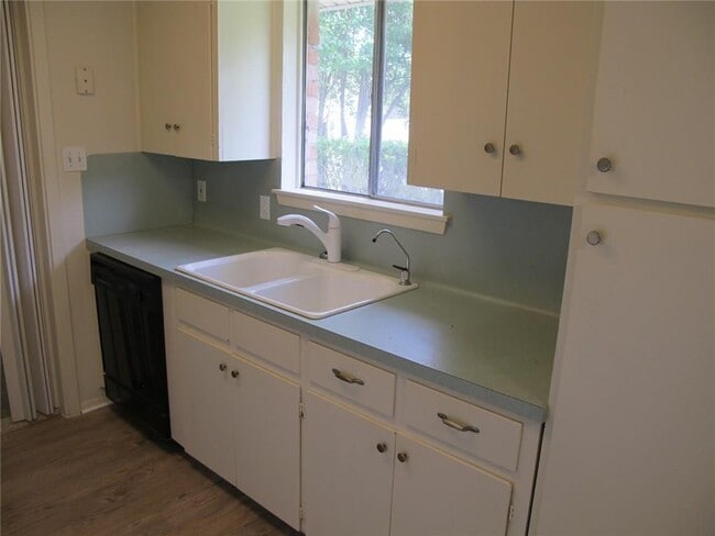 Foto del edificio - 1213 S Meadows Dr