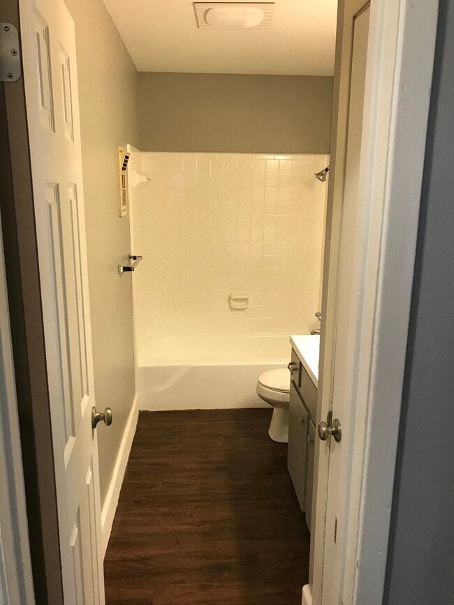 Full Bath 2 - 305 Dover St
