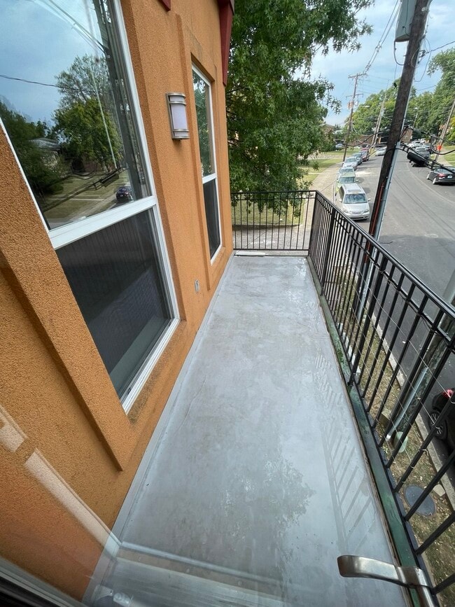 Building Photo - 2411 Brownsboro Rd