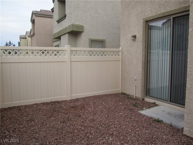 Building Photo - 620 White Shark Ct