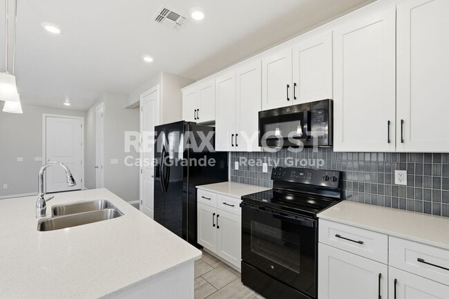 Building Photo - Modern Single-Level Home with Designer Finishes & Open Concept Living