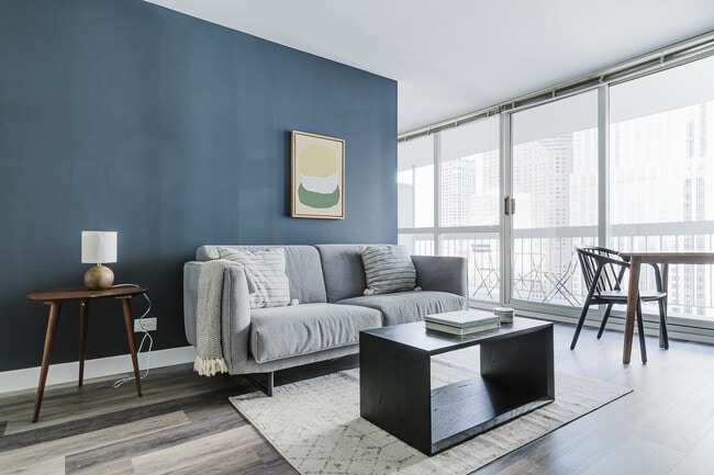 Building Photo - 1 E Delaware Pl