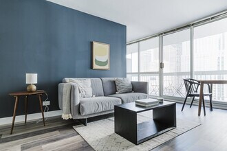 Building Photo - 1 E Delaware Pl