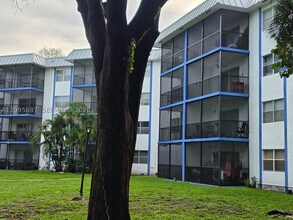 Building Photo - 5961 N Falls Cir Dr
