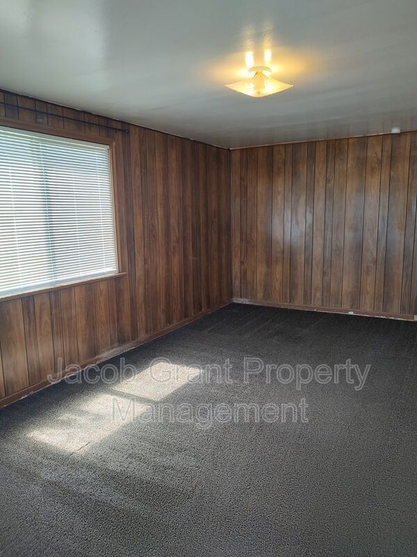 Building Photo - 1282 Highland Dr