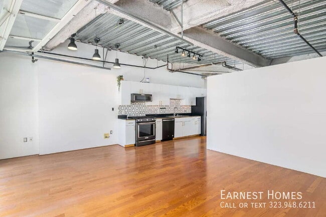 Building Photo - 200 N San Fernando Rd