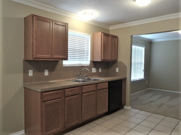 Foto del edificio - 8918 Farm Ridge Ln