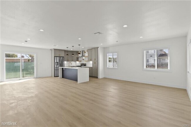 Foto del edificio - 4 br, 3 bath House - 3778 Artesia Blvd