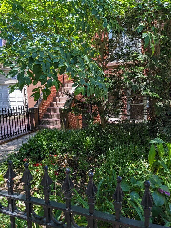 Foto del edificio - 110-112 12th St NE