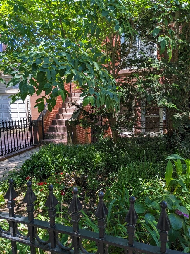 Photo - 110-112 12th St NE House