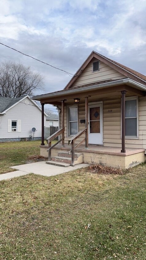 Primary Photo - 2 Bedroom House - East Toledo