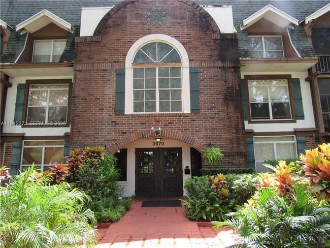 Foto del edificio - 3670 Inverrary Dr