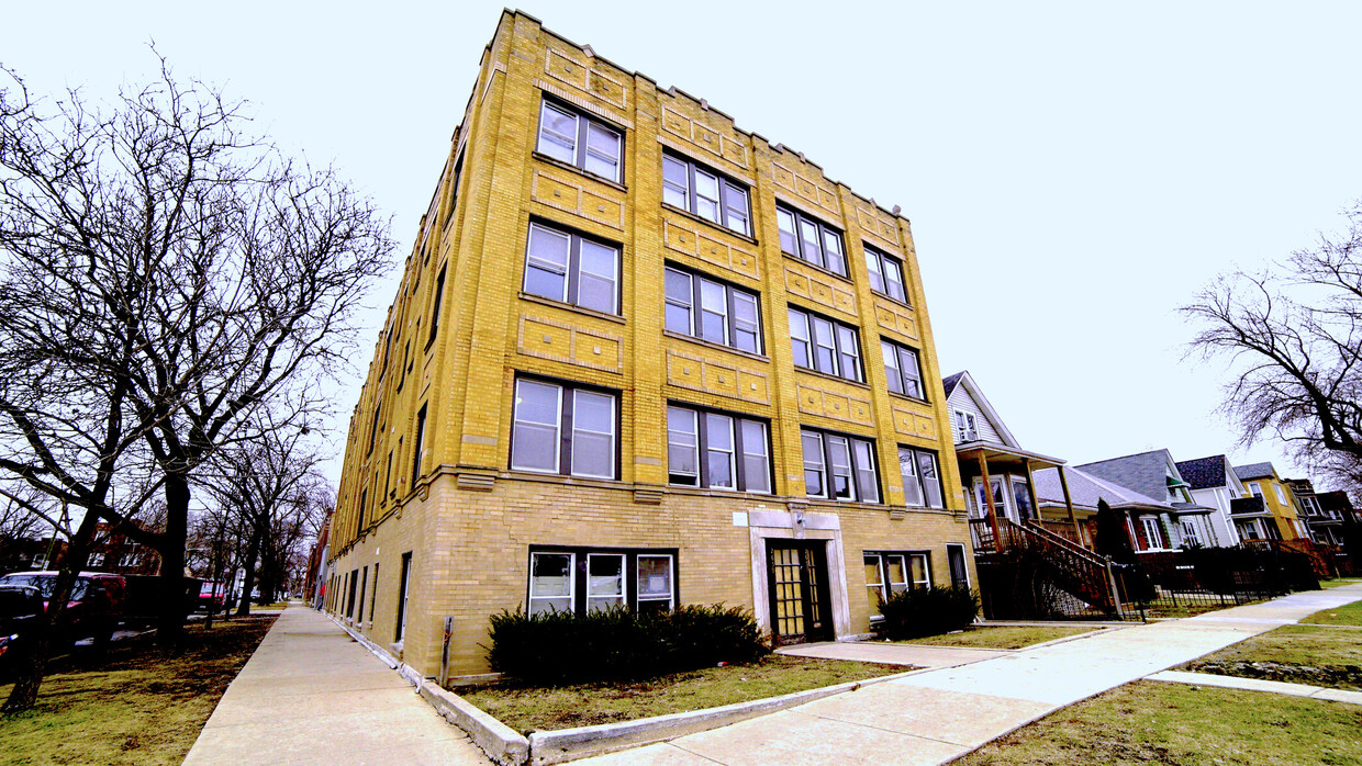 Primary Photo - 3851 W Schubert Ave