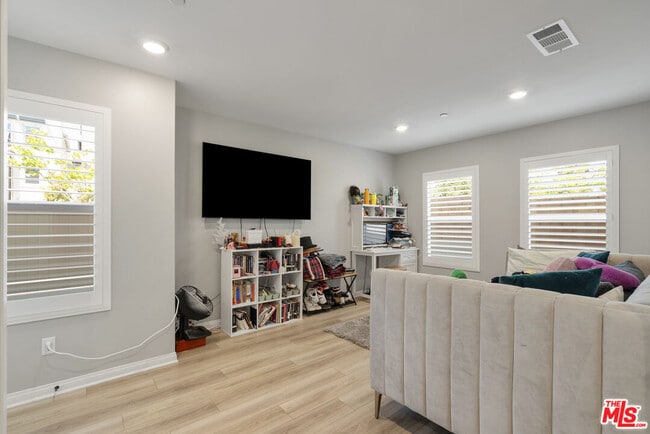 Building Photo - 756 Daniel Freeman Cir