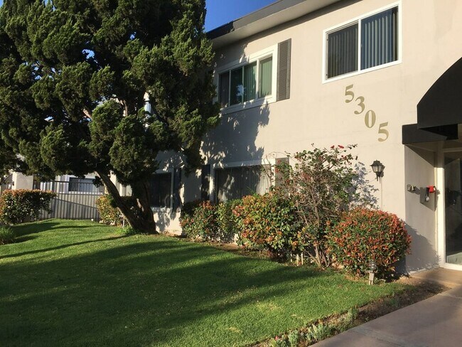 Building Photo - 5305 Lindley Ave