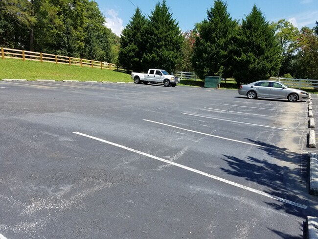 Foto del edificio - 925 Qualla Rd