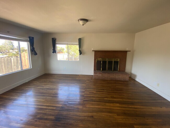 Building Photo - 943 Nipomo Ave