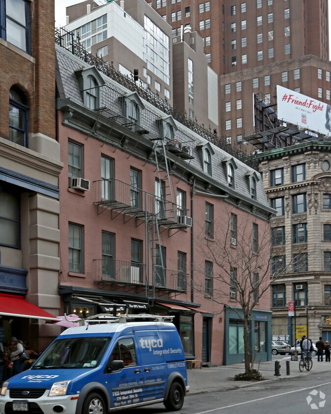 Building Photo - 375 Canal St