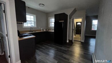 Building Photo - 148 Rosette St