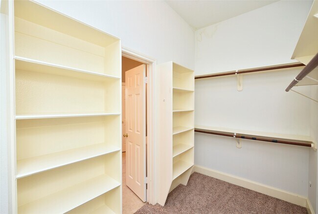 Foto del edificio - 5830 Hornwood Dr